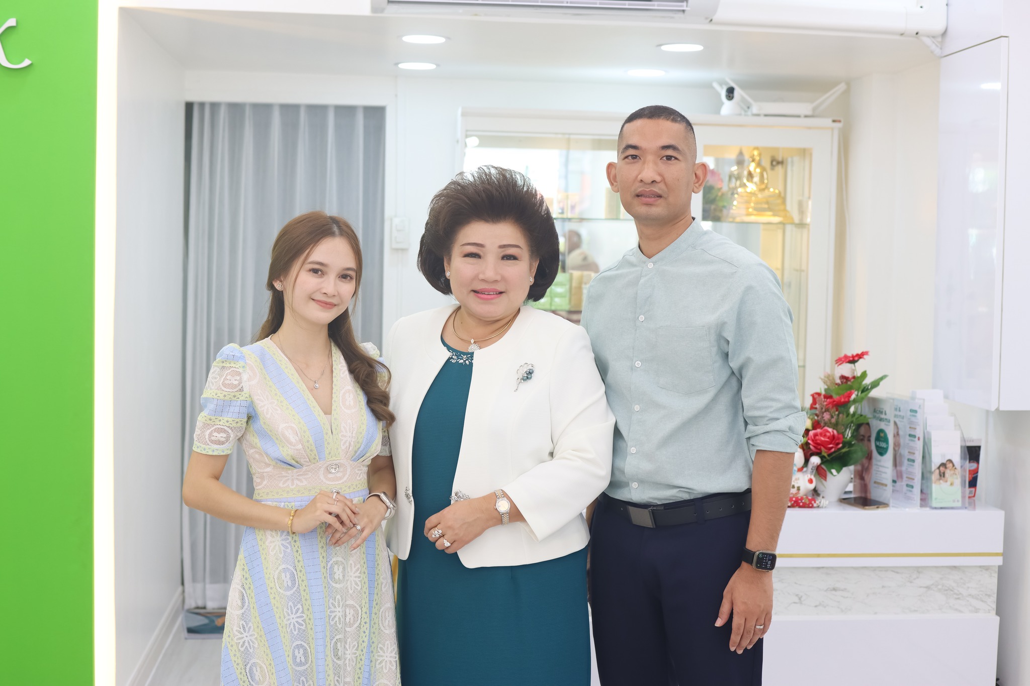 พิธีเปิดศูนย์ความงามสาขาลพบุรี