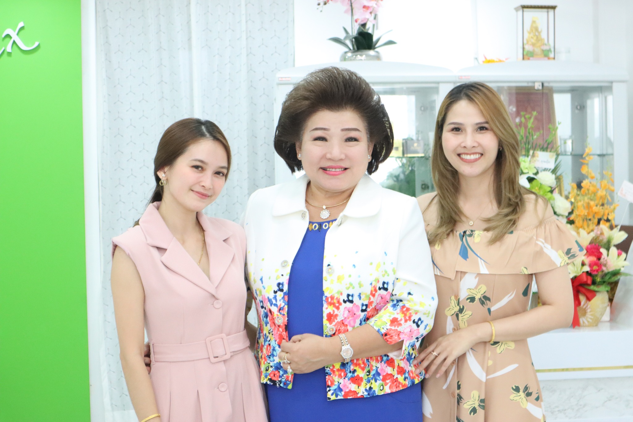 พิธีเปิดศูนย์ความงามสาขาเสนา จ.พระนครศรีอยุธยา