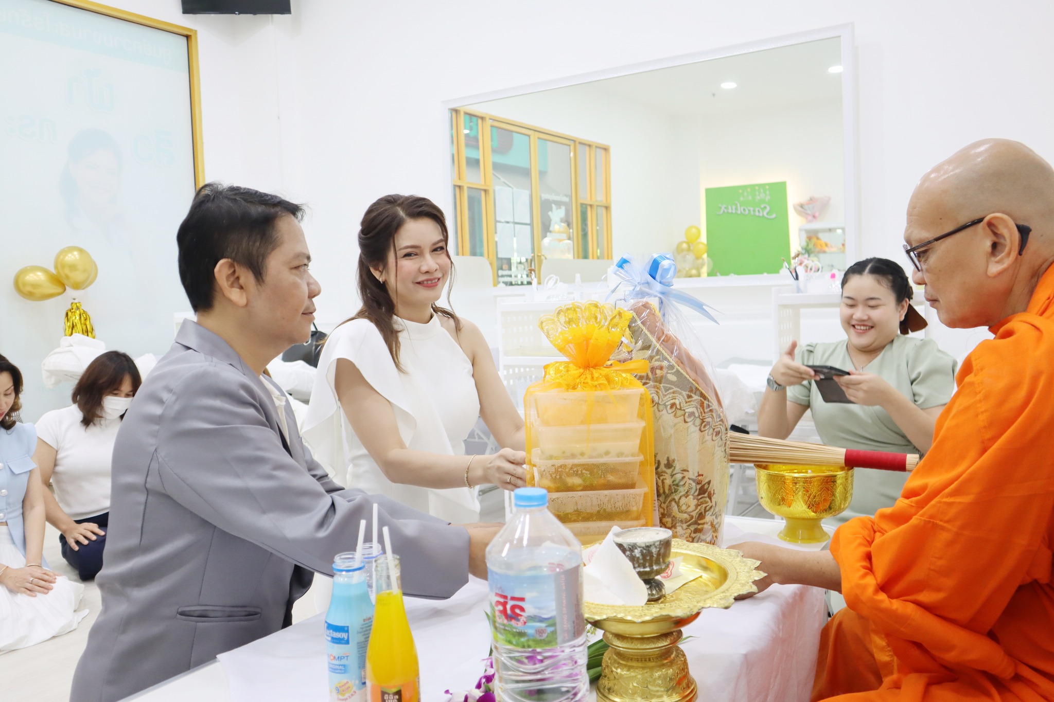 พิธีเปิดศูนย์ความงาม สาขาบางกระดี  จ.ปทุมธานี