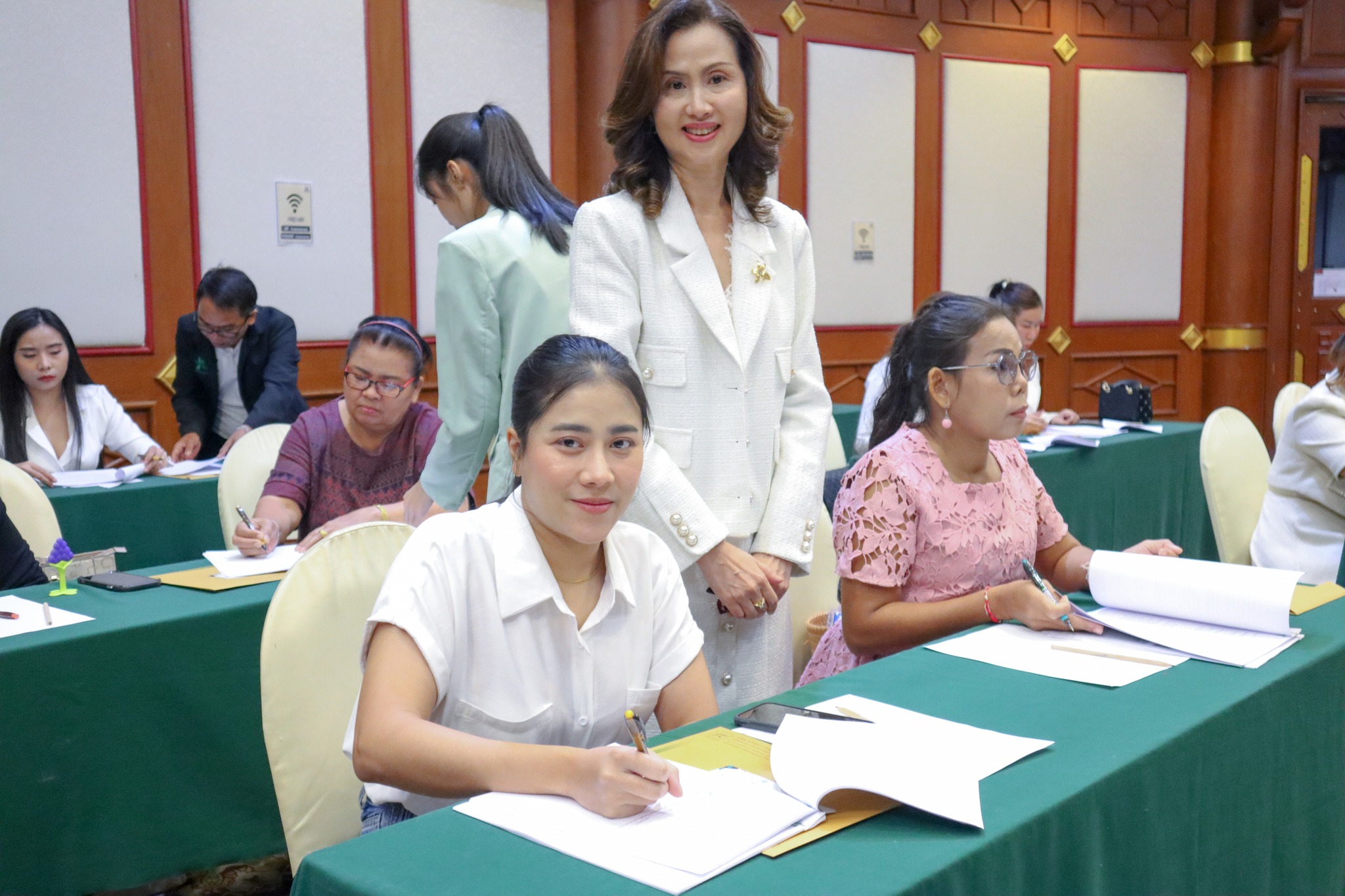 พิธีลงนามต่อสัญญาแฟรนไชร์ศูนย์ความงามทั้งหมด 13 ศูนย์