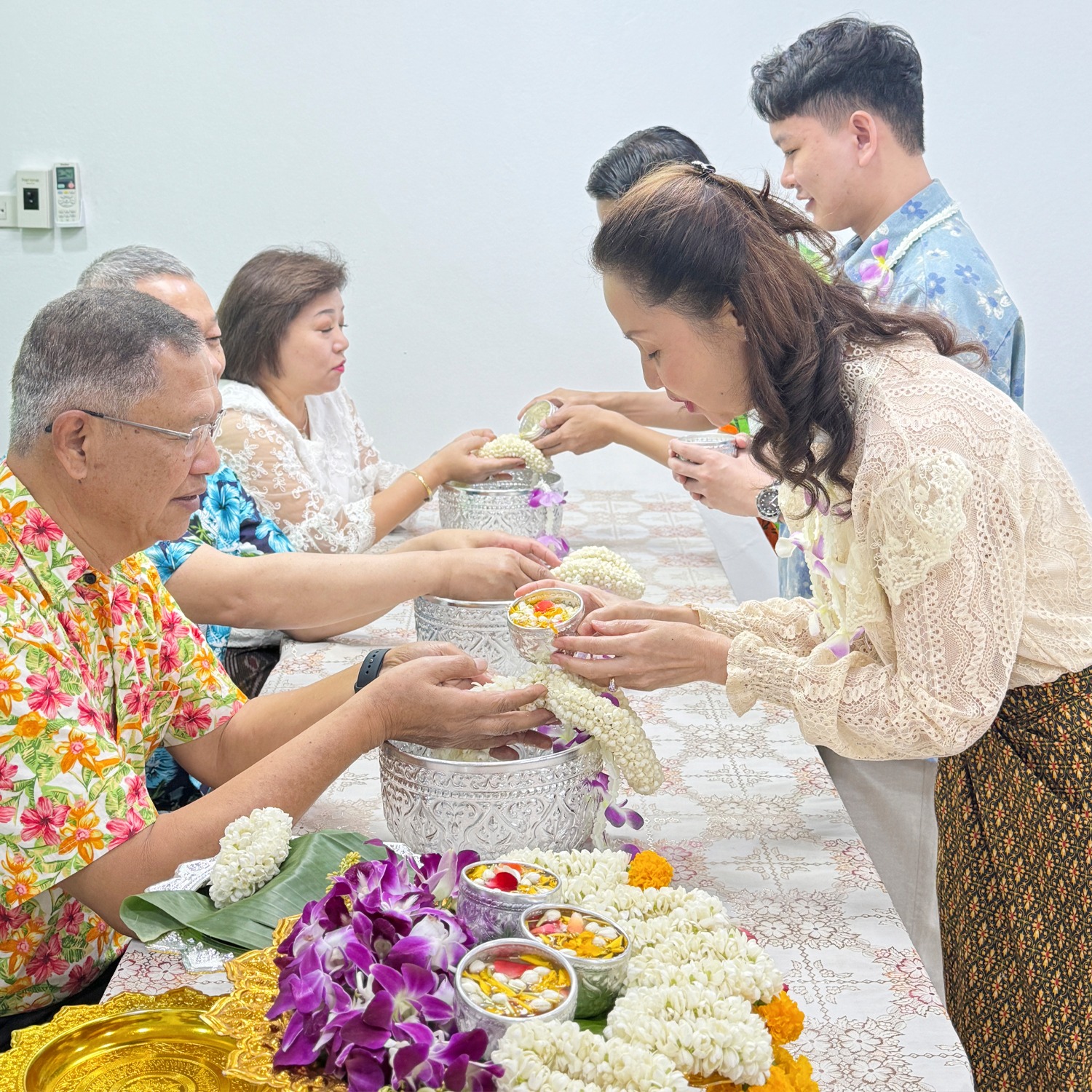 กิจกรรมรับวันสงกรานต์ วันครอบครัว วันที่ 14 เมษายน
