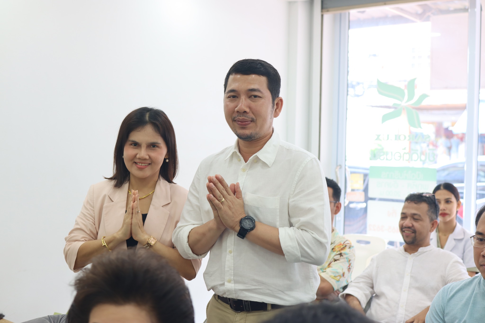 พิธีเปิดศูนย์ความงามสาขา ถนนโฉลกรัฐ จ.สุราษฎร์ธานี