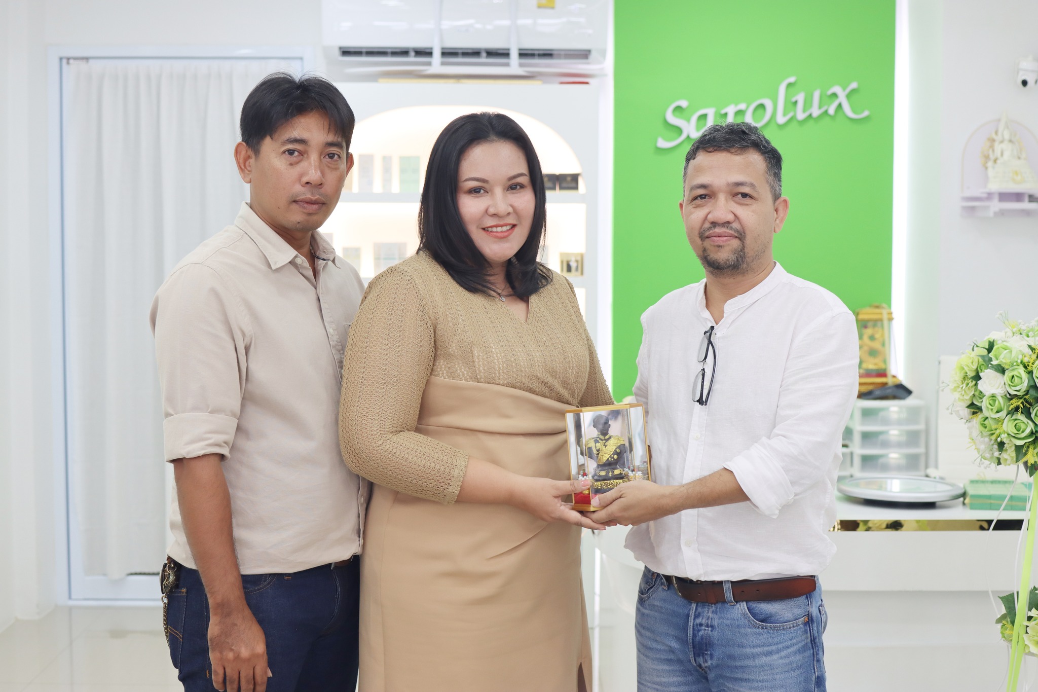 พิธีเปิดศูนย์ความงามสาขา ถนนโฉลกรัฐ จ.สุราษฎร์ธานี