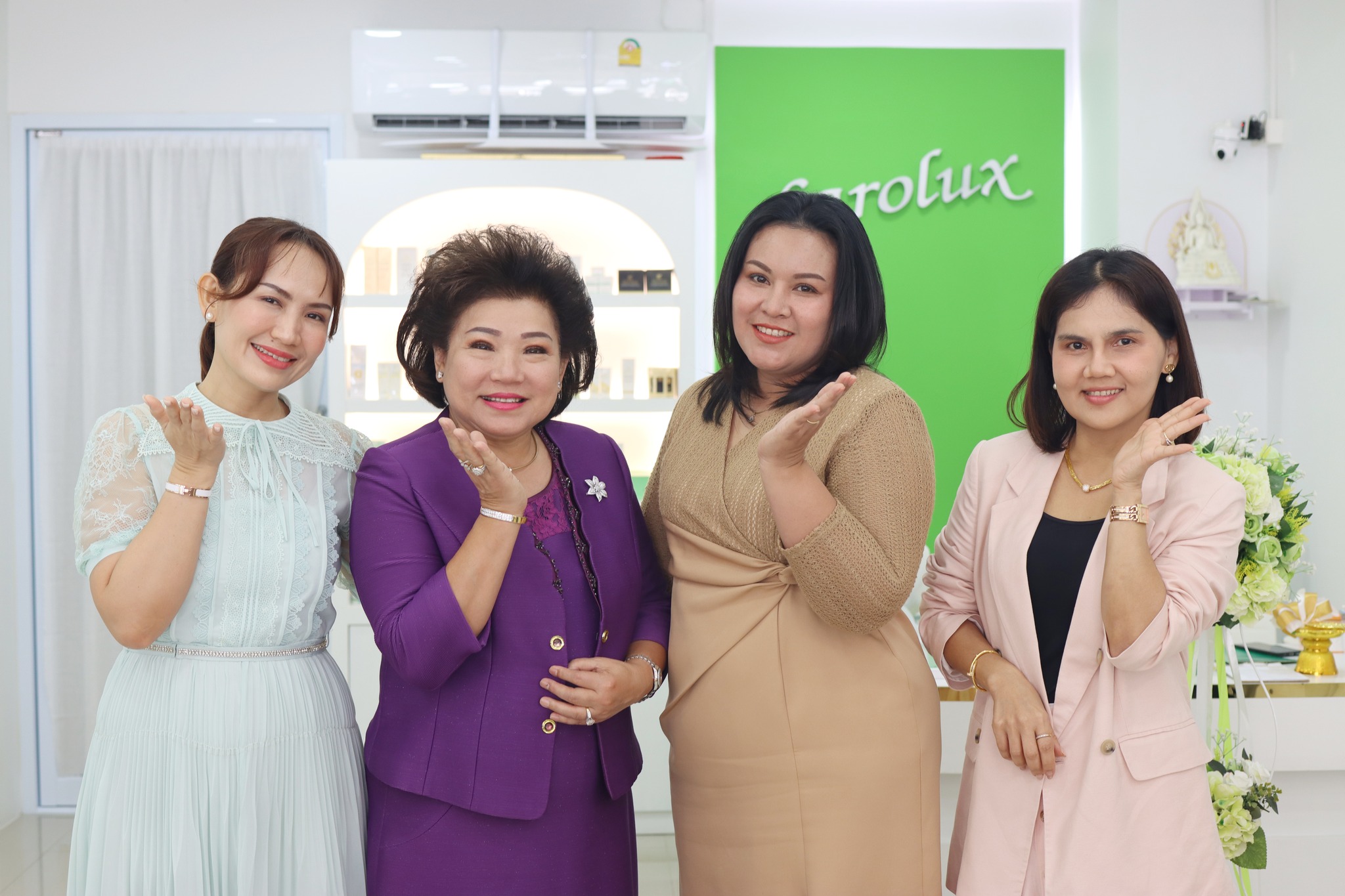 พิธีเปิดศูนย์ความงามสาขา ถนนโฉลกรัฐ จ.สุราษฎร์ธานี