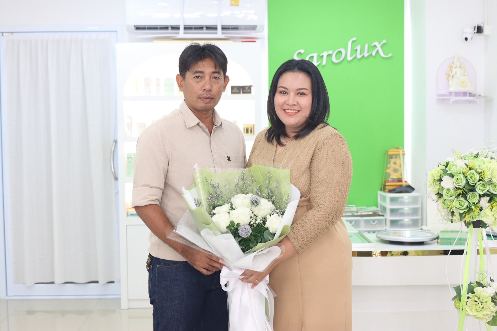 พิธีเปิดศูนย์ความงามสาขา ถนนโฉลกรัฐ จ.สุราษฎร์ธานี