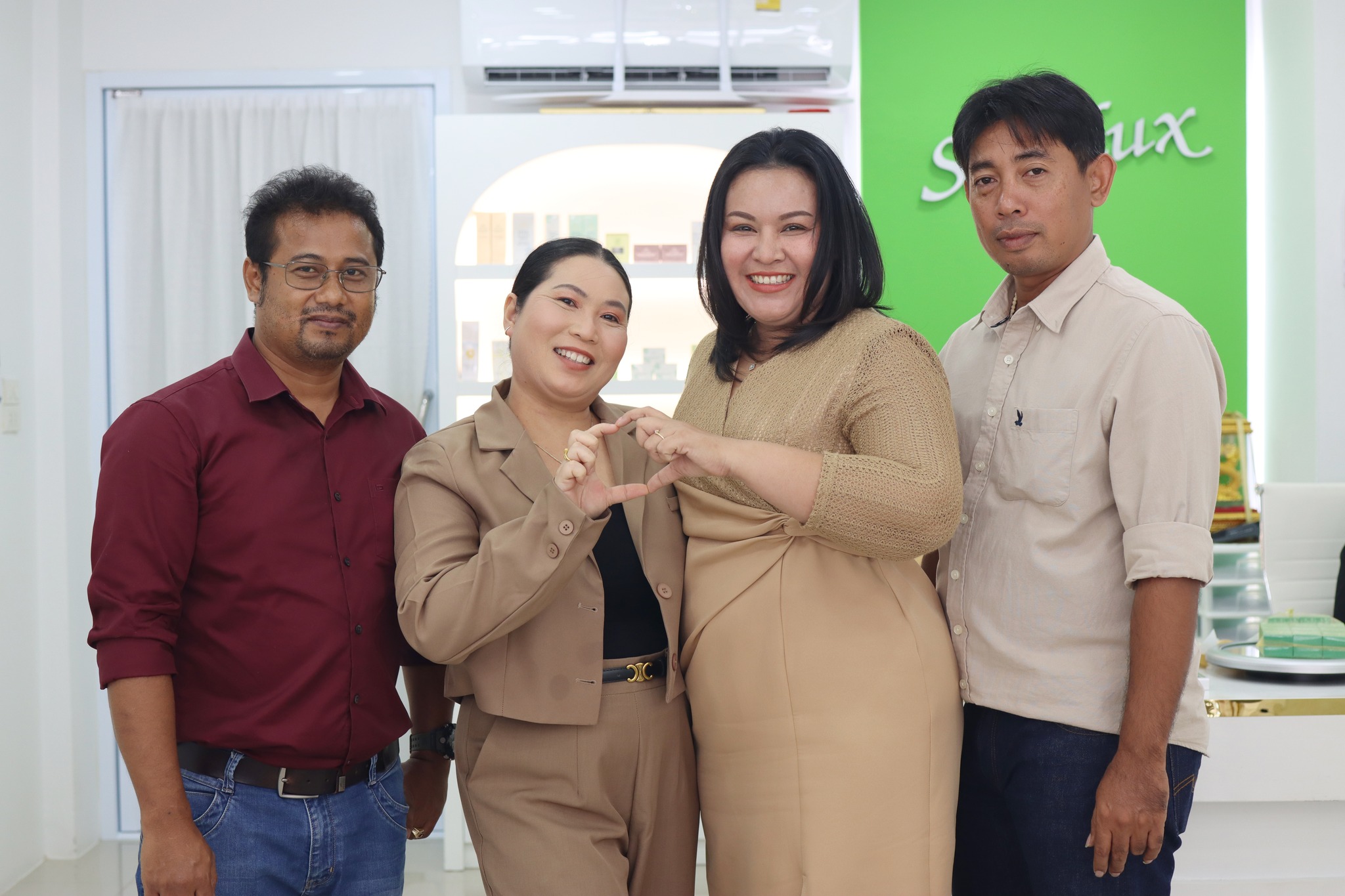 พิธีเปิดศูนย์ความงามสาขา ถนนโฉลกรัฐ จ.สุราษฎร์ธานี
