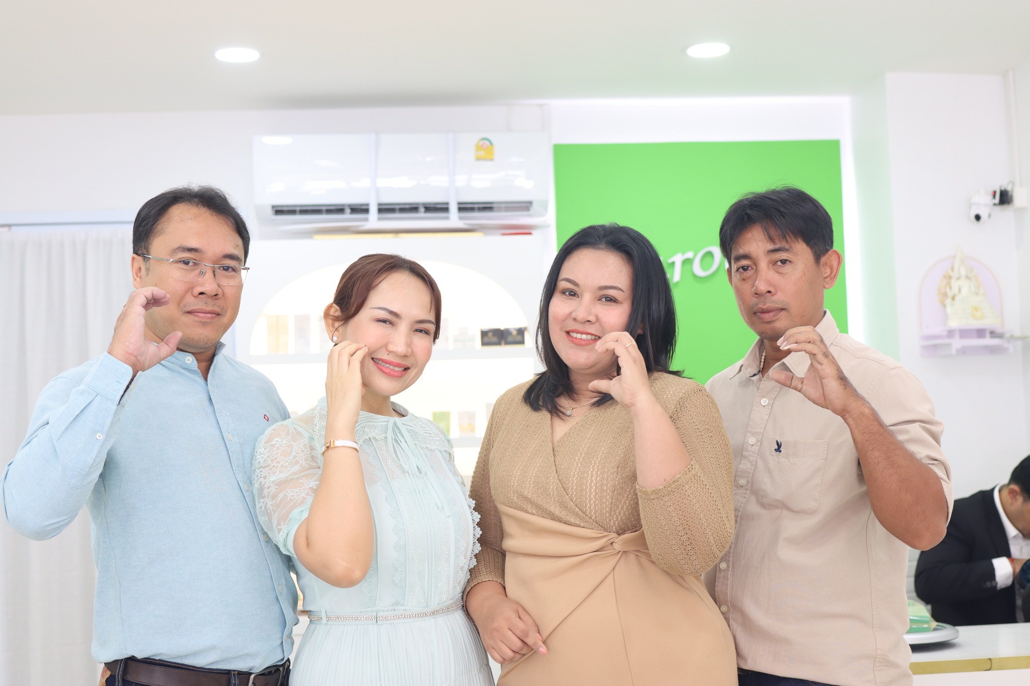 พิธีเปิดศูนย์ความงามสาขา ถนนโฉลกรัฐ จ.สุราษฎร์ธานี