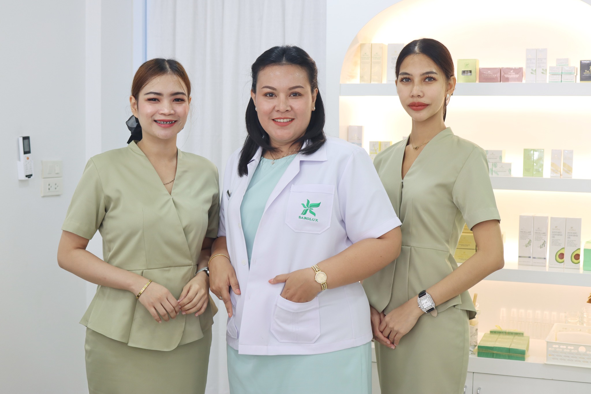 พิธีเปิดศูนย์ความงามสาขา ถนนโฉลกรัฐ จ.สุราษฎร์ธานี