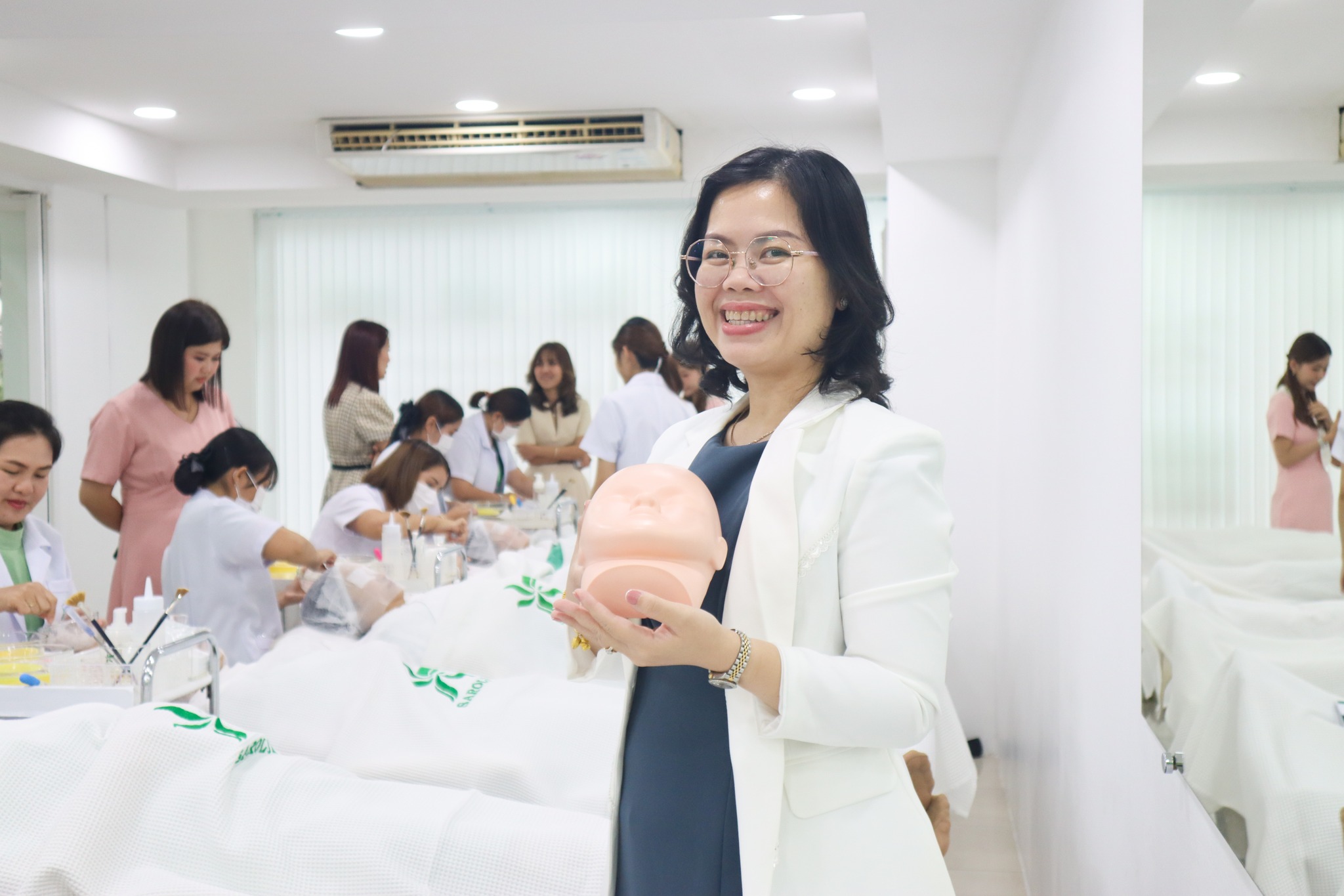 การอบรมเชิงปฎิบัติการหลักสูตรการบริหารศูนย์ความงามสะโรรักษ์ รุ่นที่ 75 วันที่ 17 กันยายน 2568 วันที่ 3