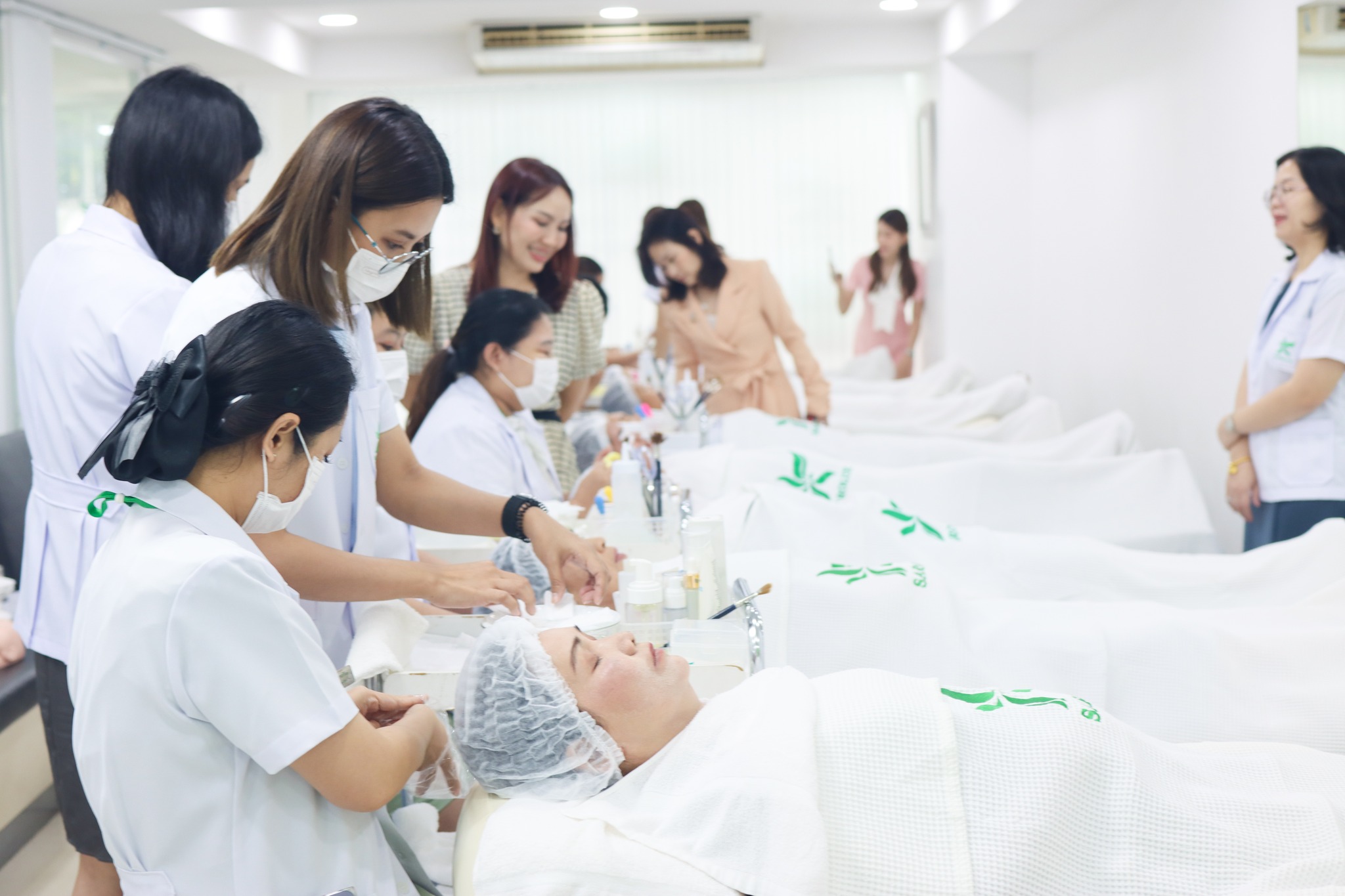 การอบรมเชิงปฎิบัติการหลักสูตรการบริหารศูนย์ความงามสะโรรักษ์ รุ่นที่ 75 วันที่ 17 กันยายน 2568 วันที่ 3